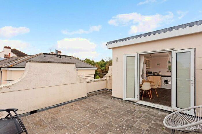 2 Bedroom Flat To Rent In Flat St Marks Hill, Surbiton, KT6