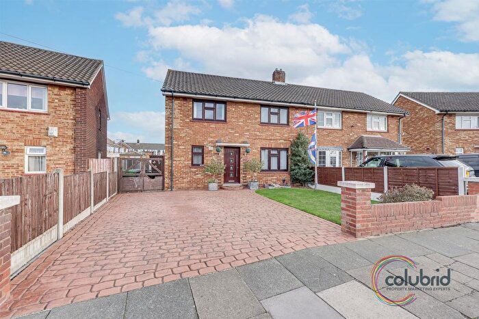 3 Bedroom Semi Detached House For Sale In Waterson Road, Chadwell St Mary, RM16