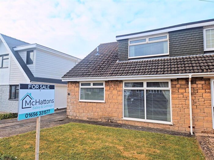 4 Bedroom Semi-Detached Bungalow For Sale In Fulmar Road, Porthcawl, CF36