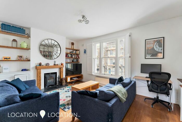 3 Bedroom Maisonette To Rent In Barbauld Road, London, N16