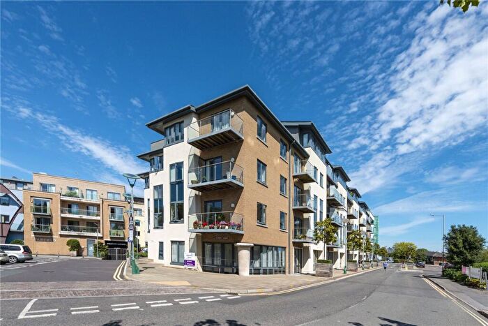 2 Bedroom Apartment For Sale In Maumbury Gardens, Dorchester, Dorset, DT1