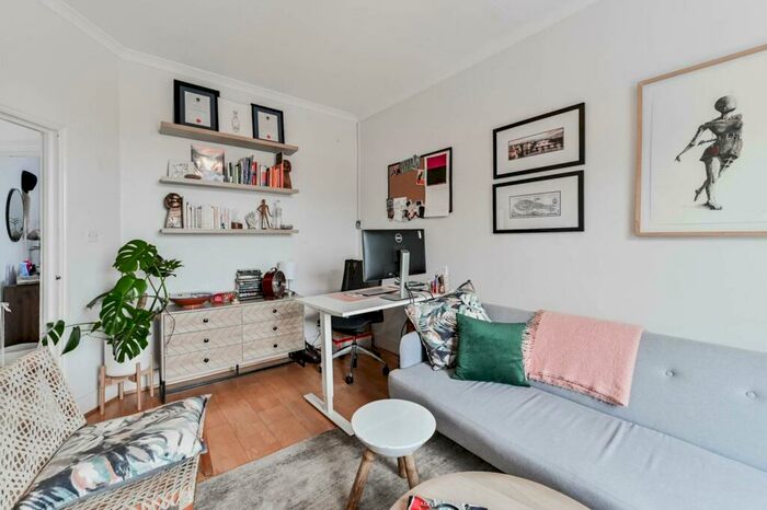 1 Bedroom Flat To Rent In Brooke Road, Stoke Newington, London, N16