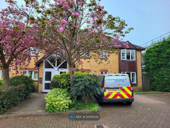 1 Bedroom Flat To Rent In Williamson Way, Rickmansworth, WD3