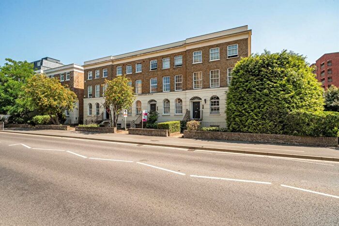 1 Bedroom Flat For Sale In Cookham Road, Maidenhead, SL6