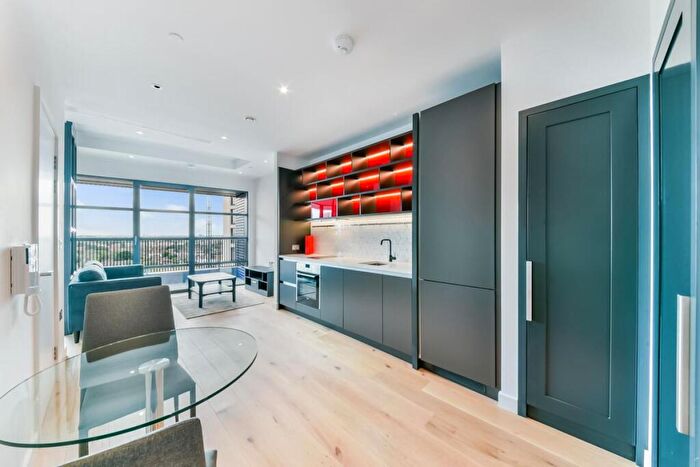 Apartment For Sale In Defoe House, London City Island, E14