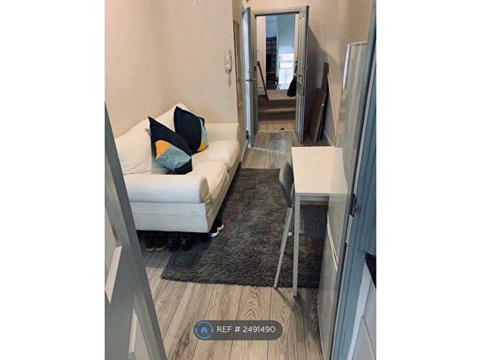 2 Bedroom Flat To Rent In Tavistock Place, London, WC1H