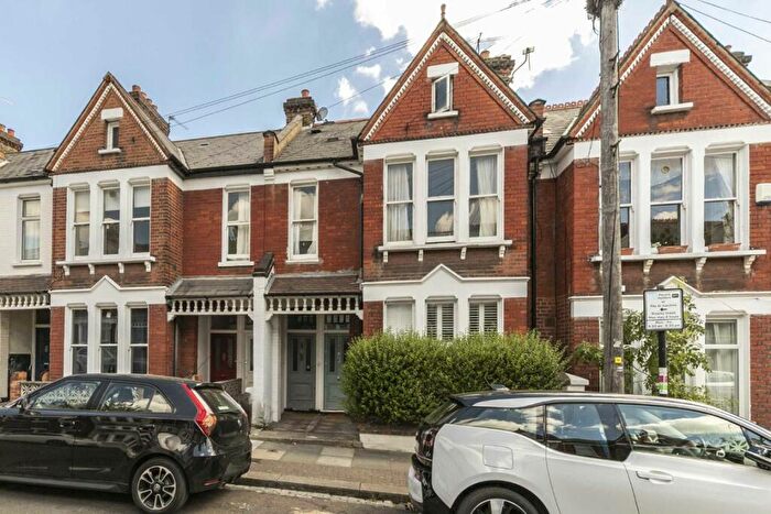 2 Bedroom Flat To Rent In Lynn Road, Clapham, SW12