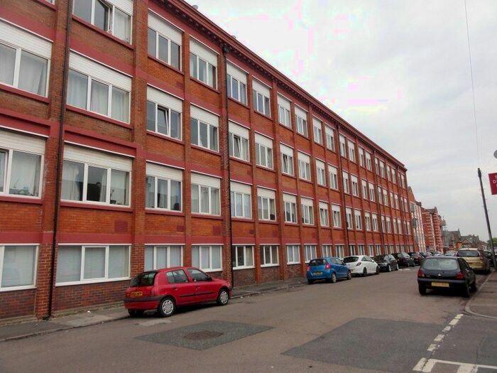 2 Bedroom Flat To Rent In Baronson Gardens, Abington, Northampton, NN1