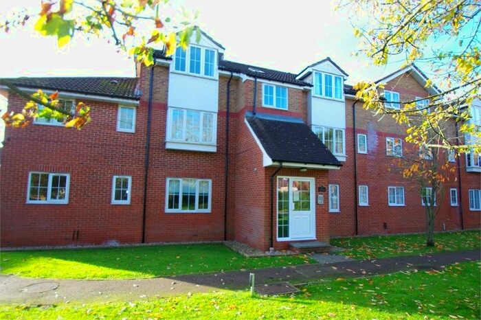1 Bedroom Flat To Rent In Holm Oak Park, Hagden Lane, Watford, WD18