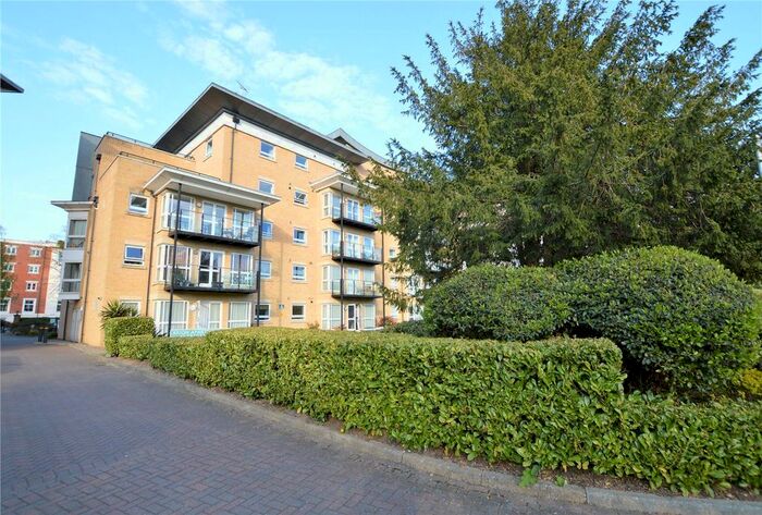 2 Bedroom Flat To Rent In Sparkes Close, Bromley, BR2