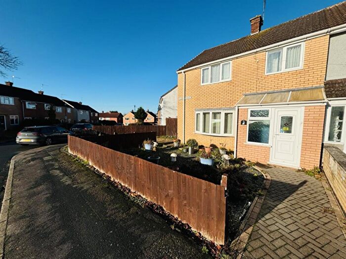 3 Bedroom Semi-Detached House For Sale In Clare Close, Leamington Spa, CV32