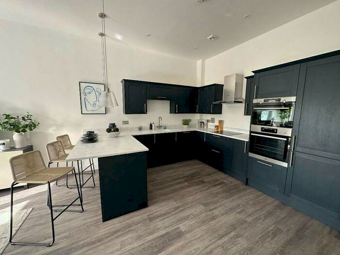 1 Bedroom Flat To Rent In Station Road, Hayling Island, Hampshire, PO11