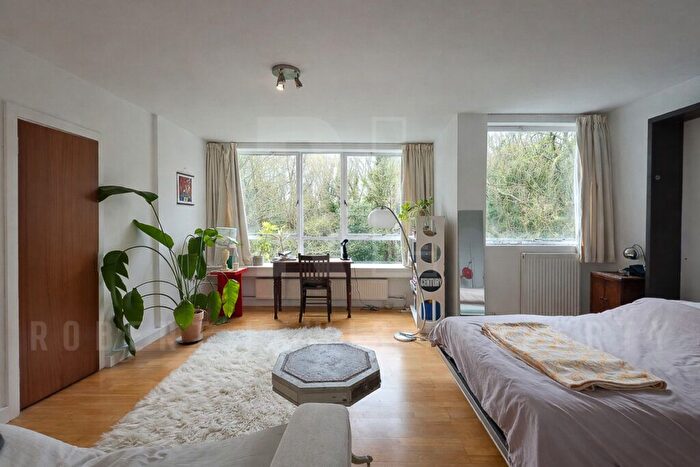 Studio To Rent In Avenue Road, London, N6