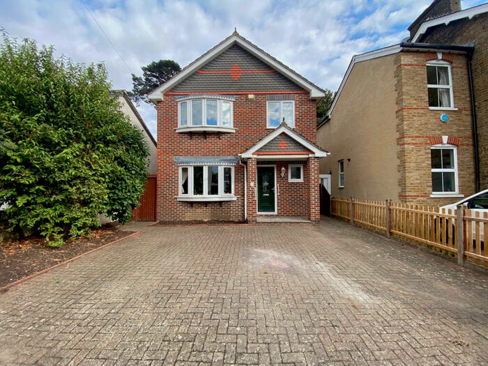 4 Bedroom House To Rent In Derry Downs, Orpington, BR5