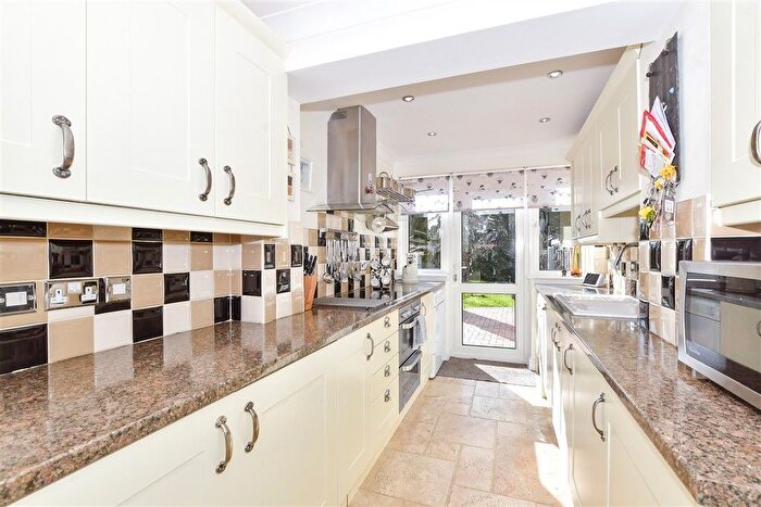 3 Bedroom Semi-detached House For Sale In Robins Close, Lenham, Maidstone, Kent, ME17