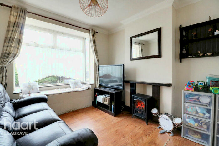 3 Bedroom Terraced House For Sale In Westmorland Avenue, Luton, LU3