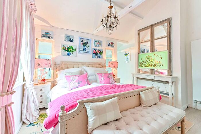 4 Bedroom Cottage For Sale In Mount Gardens, Sydenham Hill, London, SE26