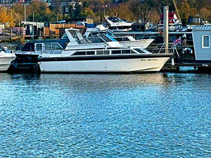 2 Bedroom Houseboat For Sale In Manor Lane, Rochester, ME1