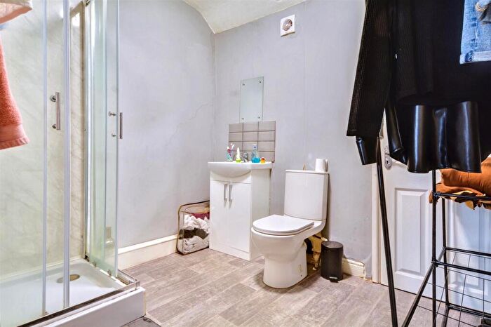 3 Bedroom Terraced House For Sale In Broxtowe Street, Nottingham, NG5
