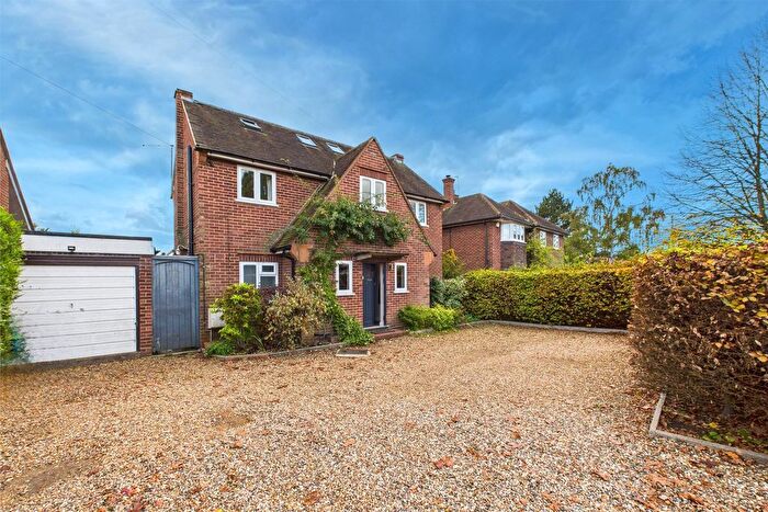 5 Bedroom Detached House For Sale In Oaken Grove, Maidenhead, Berkshire, SL6