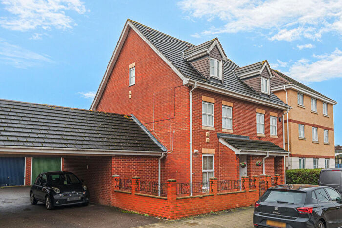 3 Bedroom Semi Detached House For Sale In Marathon Way, West Thamesmead, SE28