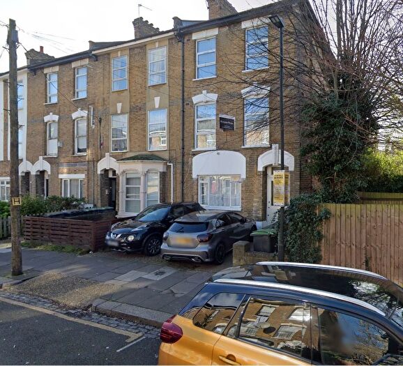 6 Bedroom Flat For Sale In Cedar Road, London, N17