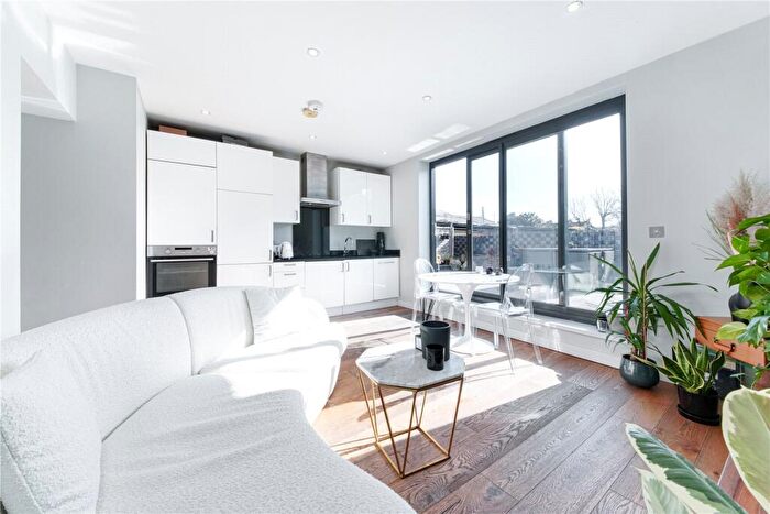 2 Bedroom Flat To Rent In Southgate Road, Canonbury, N1