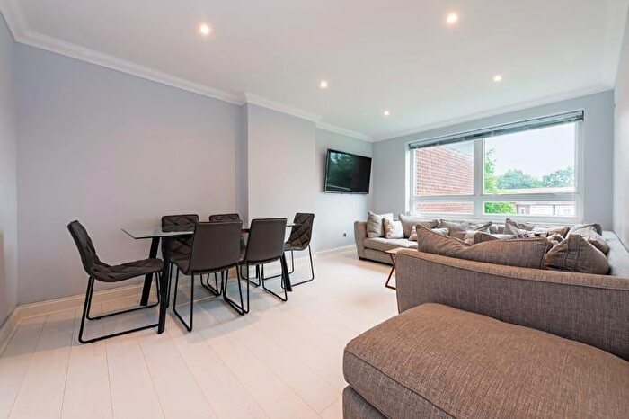 2 Bedroom Apartment For Sale In David Court, High Road, Whetstone, N20