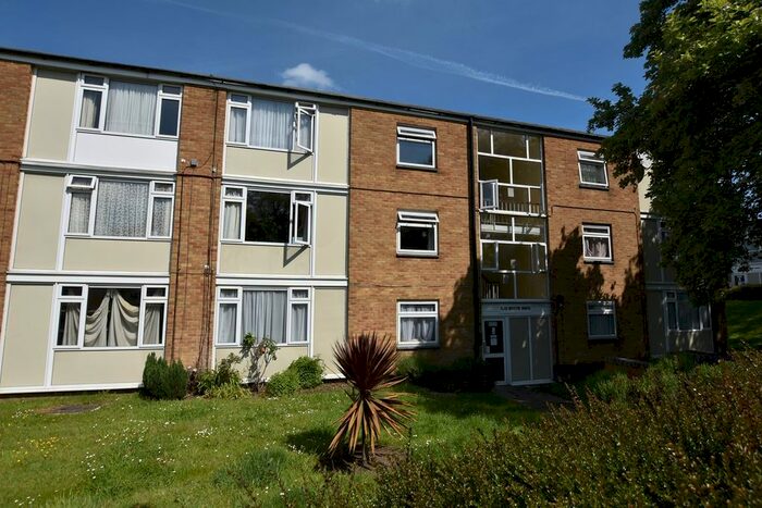 1 Bedroom Flat To Rent In Mostyn House, Merryhill Road, Bracknell, RG42
