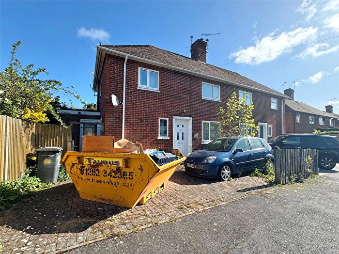 3 Bedroom Semi Detached House For Sale In Newcome Road, Farnham, Surrey, GU9