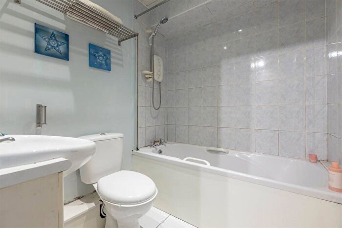 1 Bedroom Flat For Sale In Kirkwood Place, Meadowbank, Edinburgh, EH7