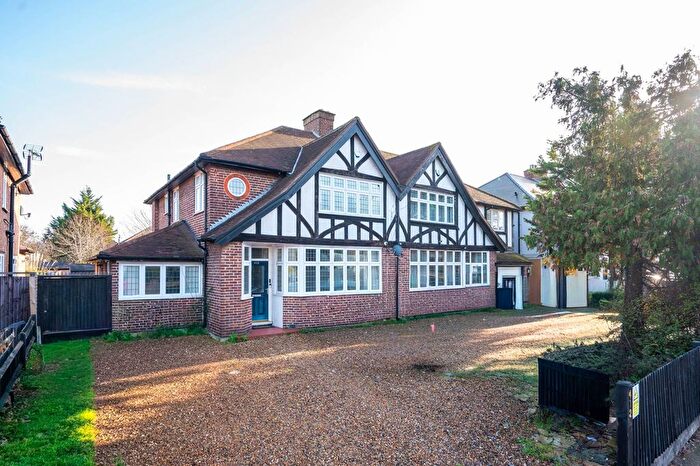 4 Bedroom Semi Detached House To Rent In Malden Road, Worcester Park, KT4