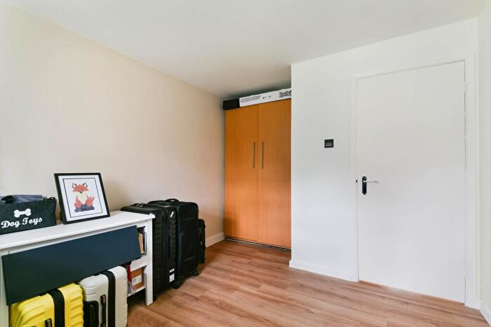 2 Bedroom Apartment To Rent In Denewood, Epsom, KT17