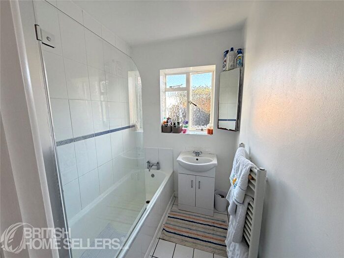 2 Bedroom Flat For Sale In Gervis Road, Bournemouth, Dorset, BH1