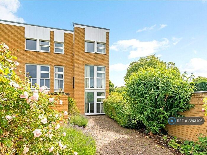 4 Bedroom End Of Terrace House To Rent In The Paddox, Oxford, OX2
