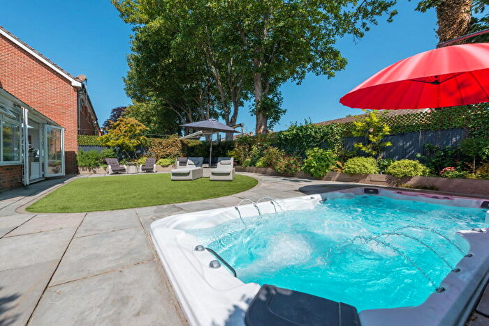 6 Bedroom Detached House For Sale In Selwyn Drive, Broadstairs, CT10