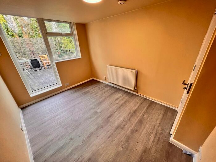 Studio To Rent In Florence Road, London, N4