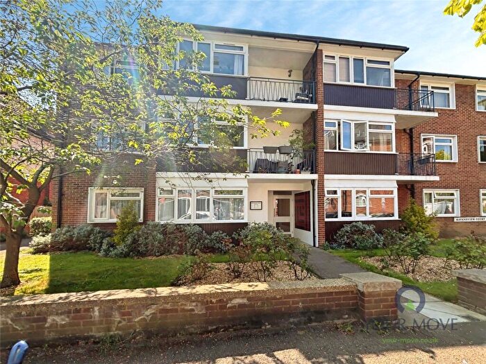2 Bedroom Flat For Sale In Portsmouth Road, Surbiton, Surrey, KT6