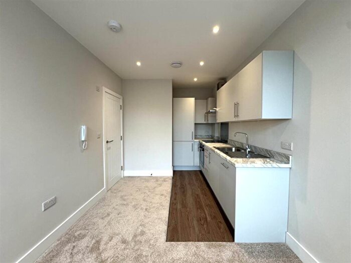 1 Bedroom Apartment To Rent In Spring Hall Lane, Halifax, HX1