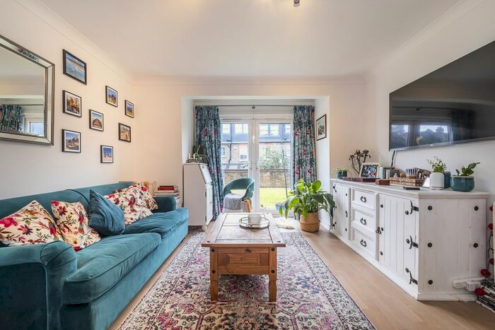 1 Bedroom Flat To Rent In Ravensbury Road, London, SW18