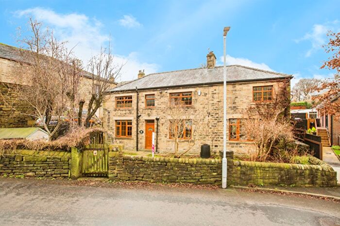 4 Bedroom Cottage For Sale In Hullen Edge Lane, Elland, HX5