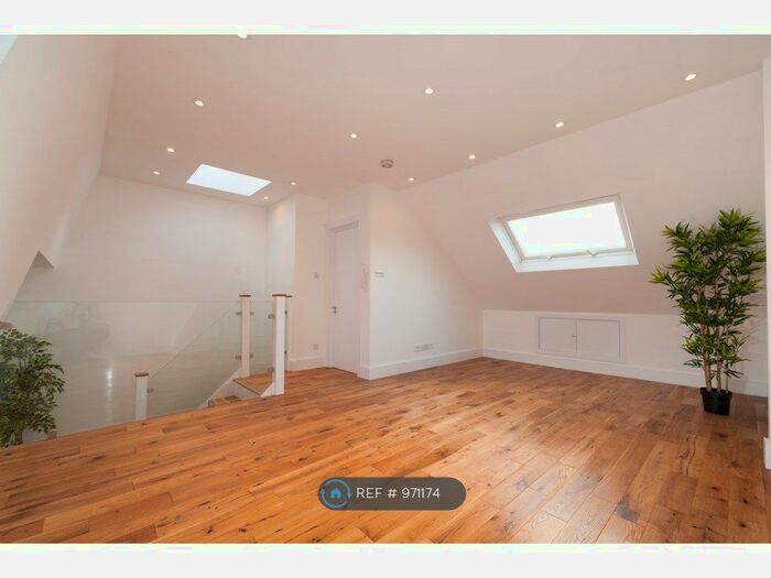 3 Bedroom Maisonette To Rent In Collingbourne Road, London, W12