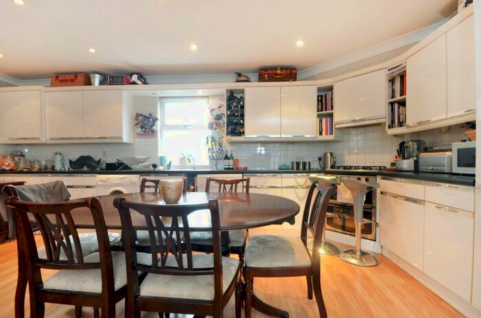 2 Bedroom Flat To Rent In Kingston Hill, Kingston, Kingston Upon Thames, KT2