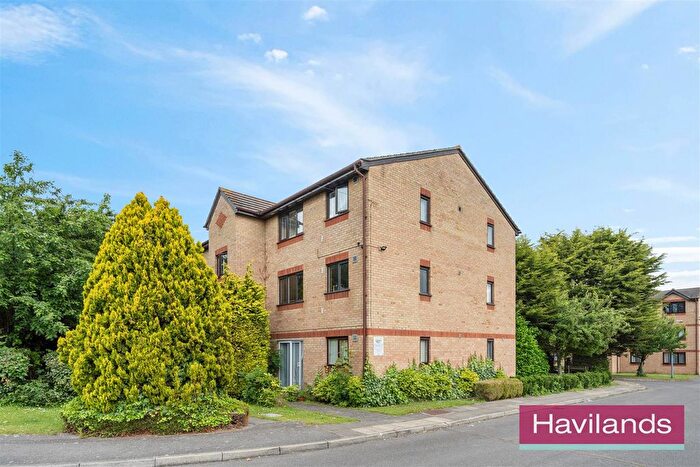1 Bedroom Flat To Rent In Woodfield Close, Enfield, EN1