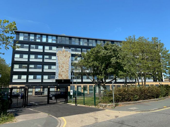 1 Bedroom Apartment To Rent In The Gore, Basildon Town Centre, SS14