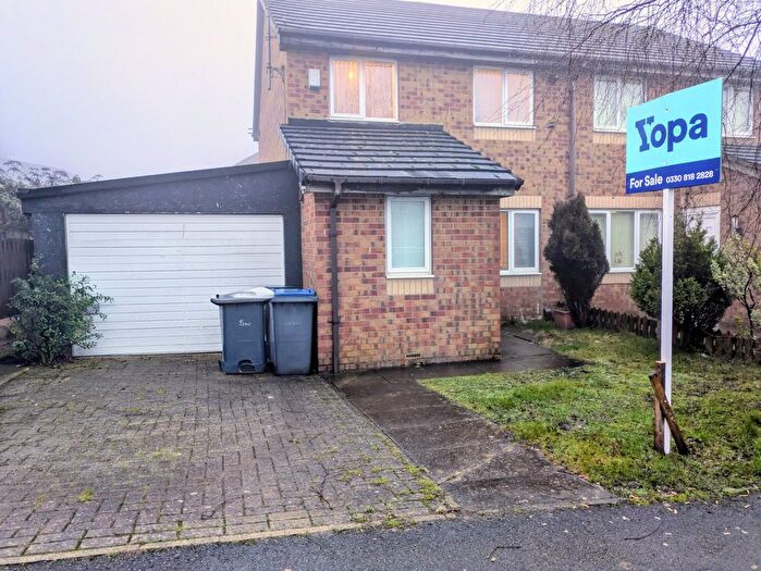 3 Bedroom Semi Detached House For Sale In Hambledon Avenue, Bradford, BD4