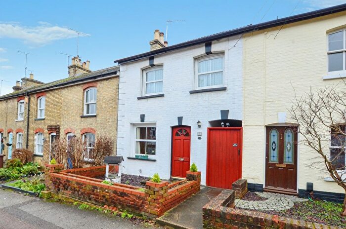 2 Bedroom Terraced House For Sale In Cravells Road, Harpenden, AL5