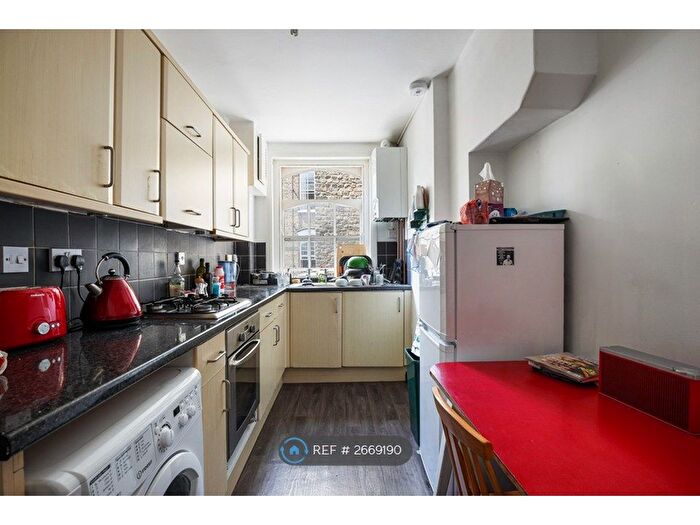 2 Bedroom Flat To Rent In Enfield Cloisters, London, N1