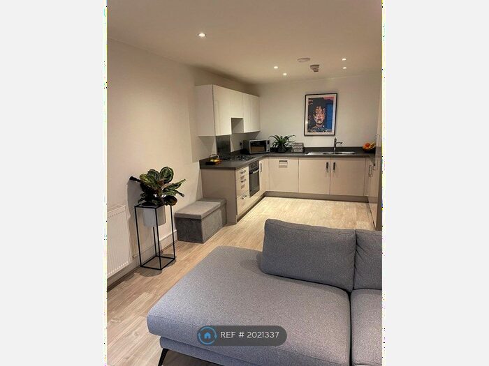 2 Bedroom Flat To Rent In Town Lane, Stanwell, TW19