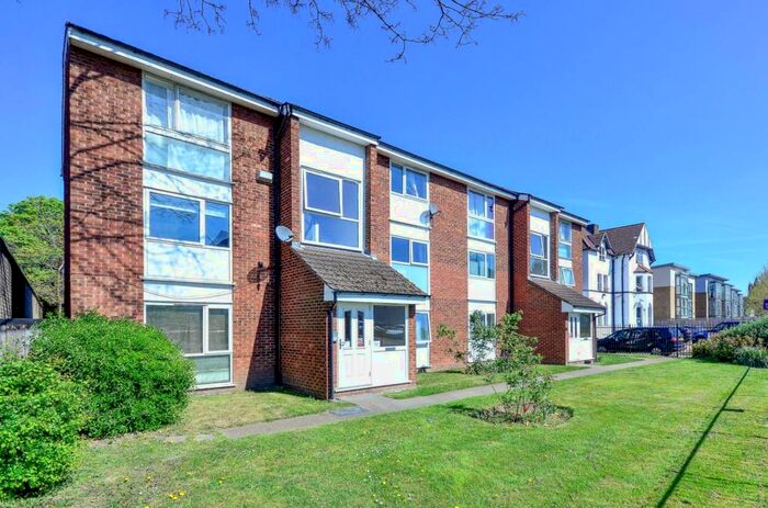 1 Bedroom Flat To Rent In Radlett Close, Stratford, London, E7